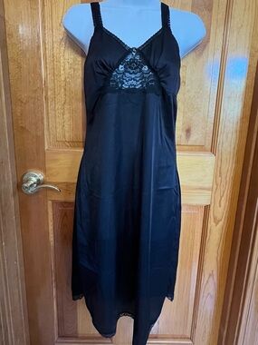 Vintage Black Lace-Trim Slip/Night Gown